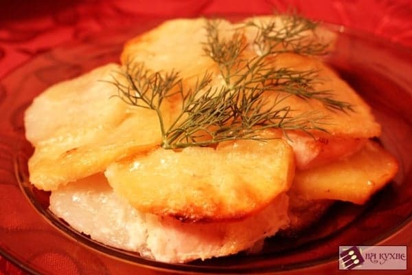 Куриное филе, запеченное с картофелем под майонезом
