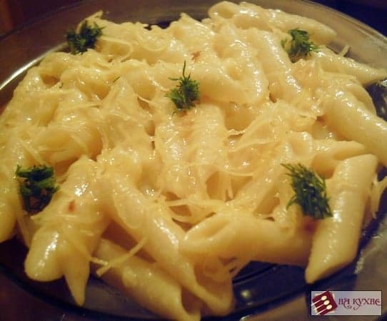 Макароны с сыром и яйцами