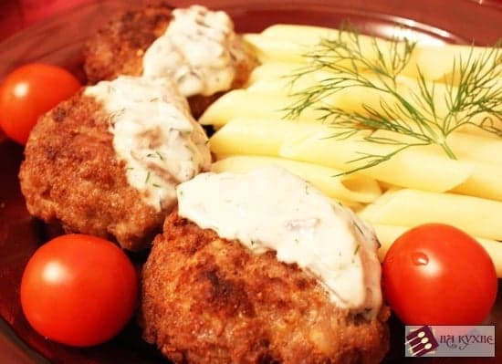 Мясные биточки в сливочно-грибном соусе