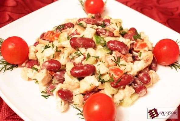 Салат с курицей и красной фасолью