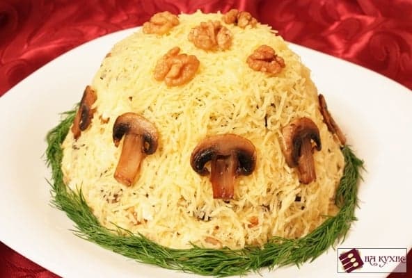 Салат с курицей и грибами