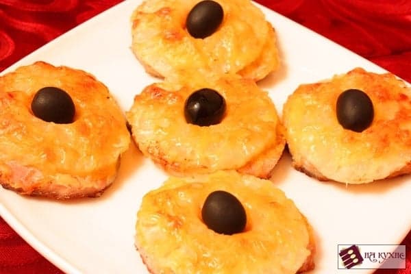 Свинина, запеченная с ананасами