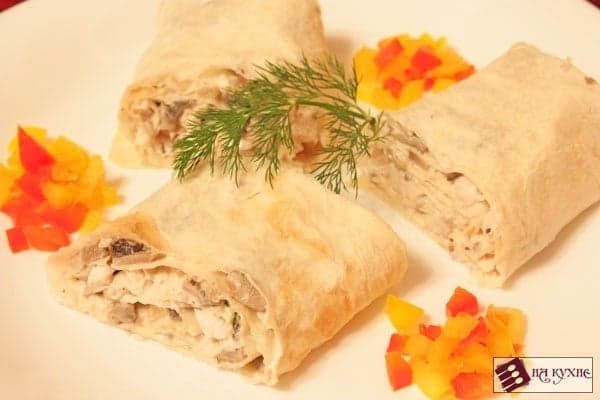Рулетики из лаваша с курицей и грибами