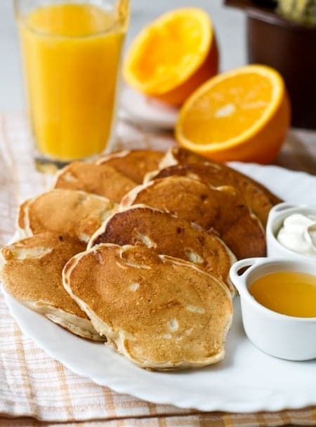 Яблочные оладьи с корицей
