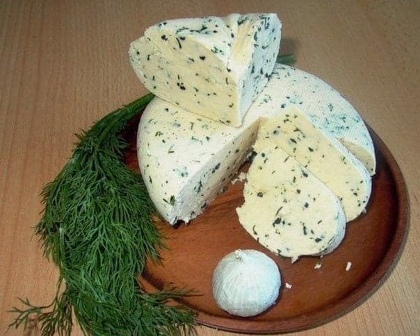 Домашний сыр с зеленью