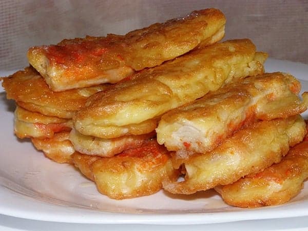 Жареные крабовые палочки в кляре