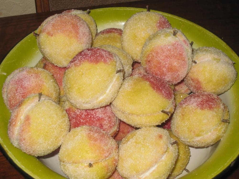 Пирожное персики
