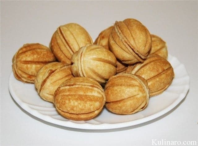 Орешки с вареной сгущенкой