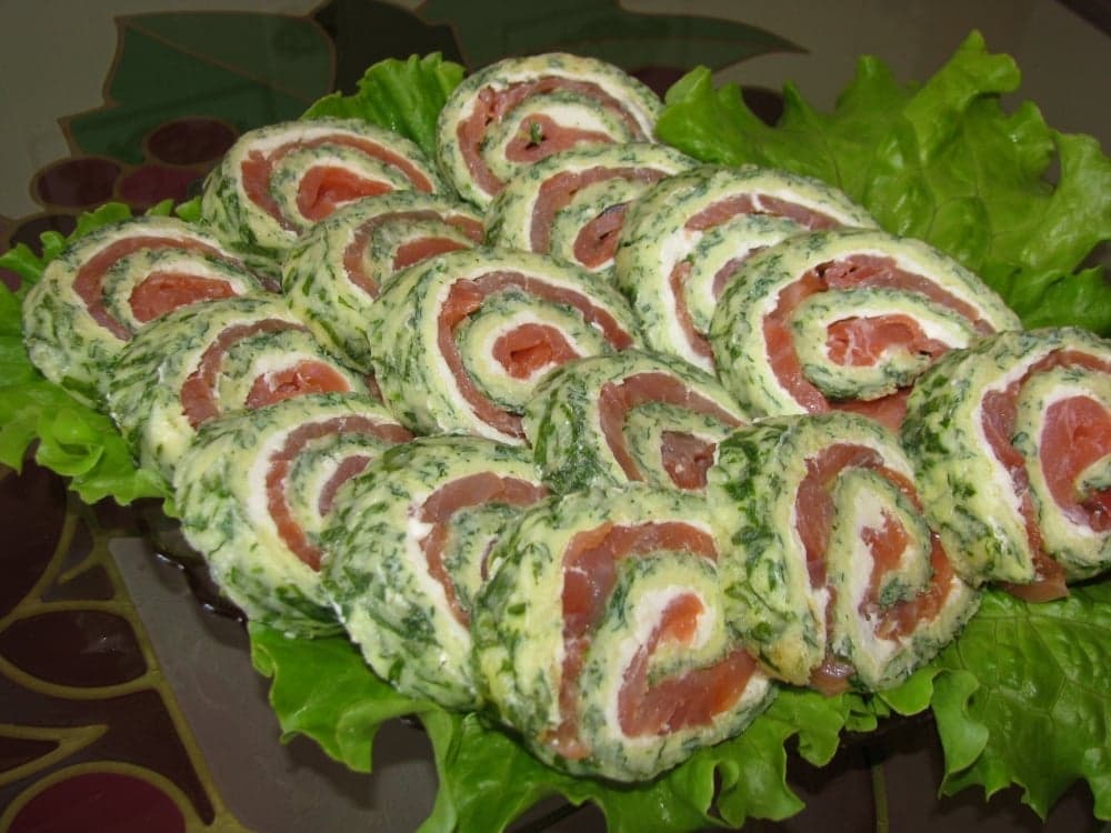 СЫРНЫЙ РУЛЕТ СО ШПИНАТОМ,СЛИВОЧНЫМ СЫРОМ И СЁМГОЙ