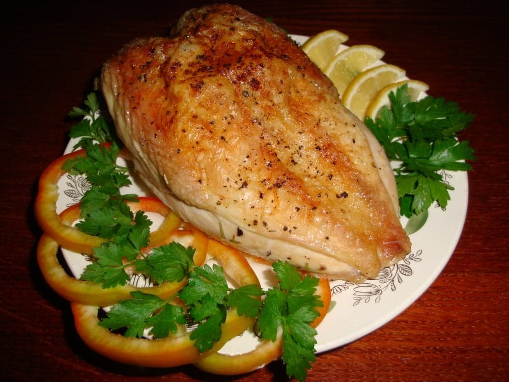 Куриная грудка с лимоном, розмарином и имбирем