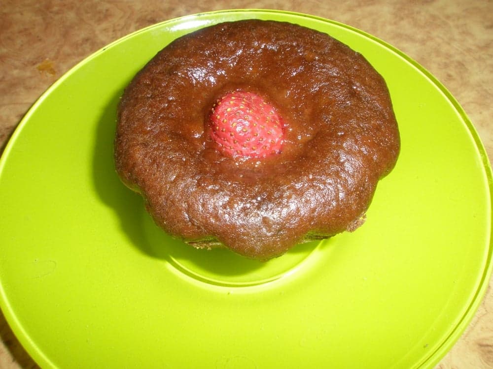 Шоколадные кексики с клубникой