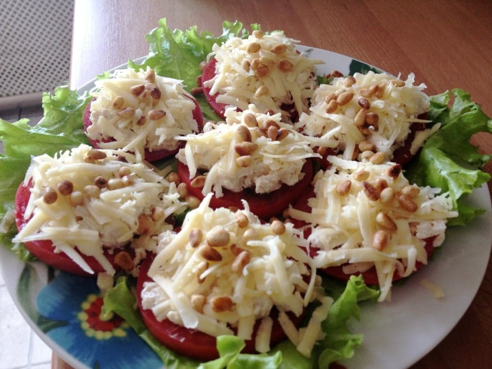 Закуска из курицы с кедровыми орешками
