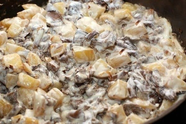Грибы с картошкой в сметане