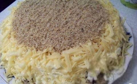 Салат с курицей и грибами