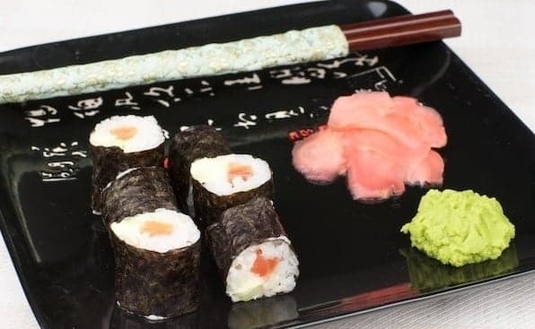 Роллы с сёмгой и мягким сыром