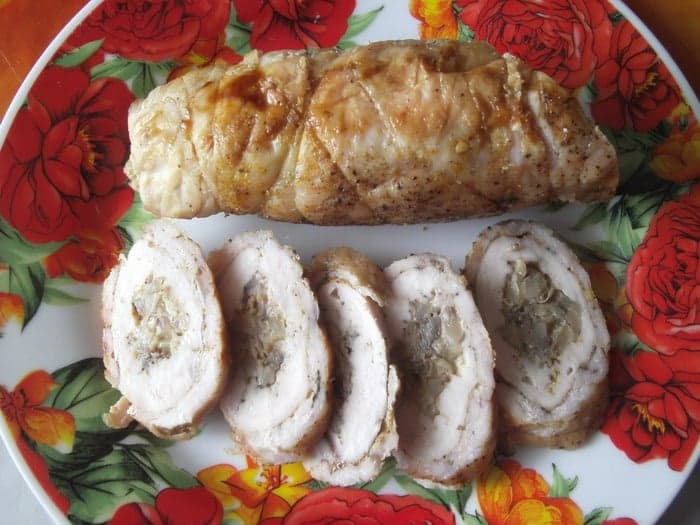 Куриные рулетики с грибами и сыром