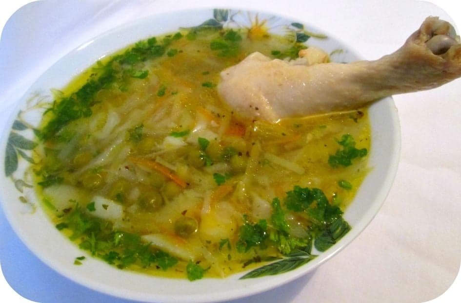 Суп с капустой и зеленым горошком
