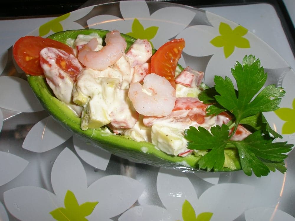 Салат с креветками и авокадо