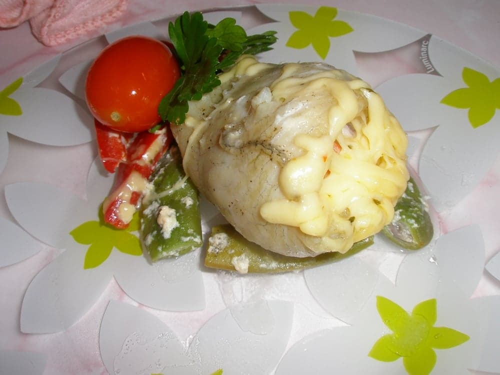 Рыба запеченная с креветками и овощами