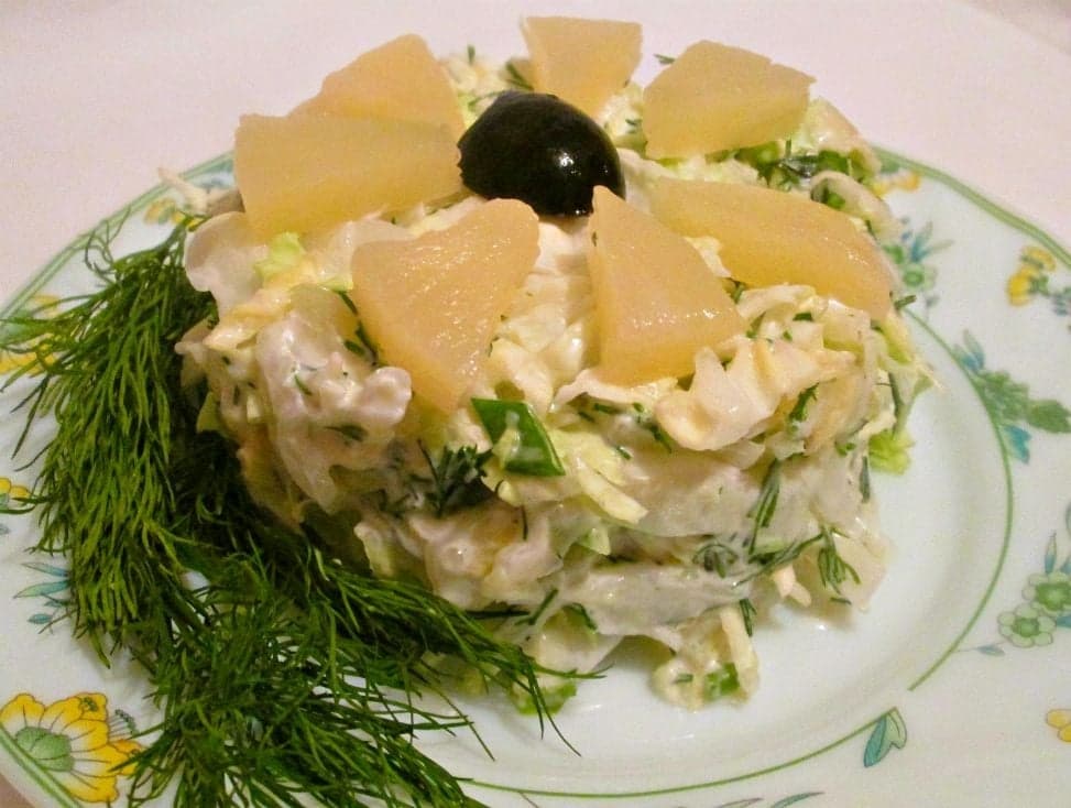 Салат из пекинской капусты с ананасом