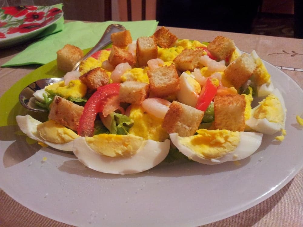 Салат Цезарь с креветками