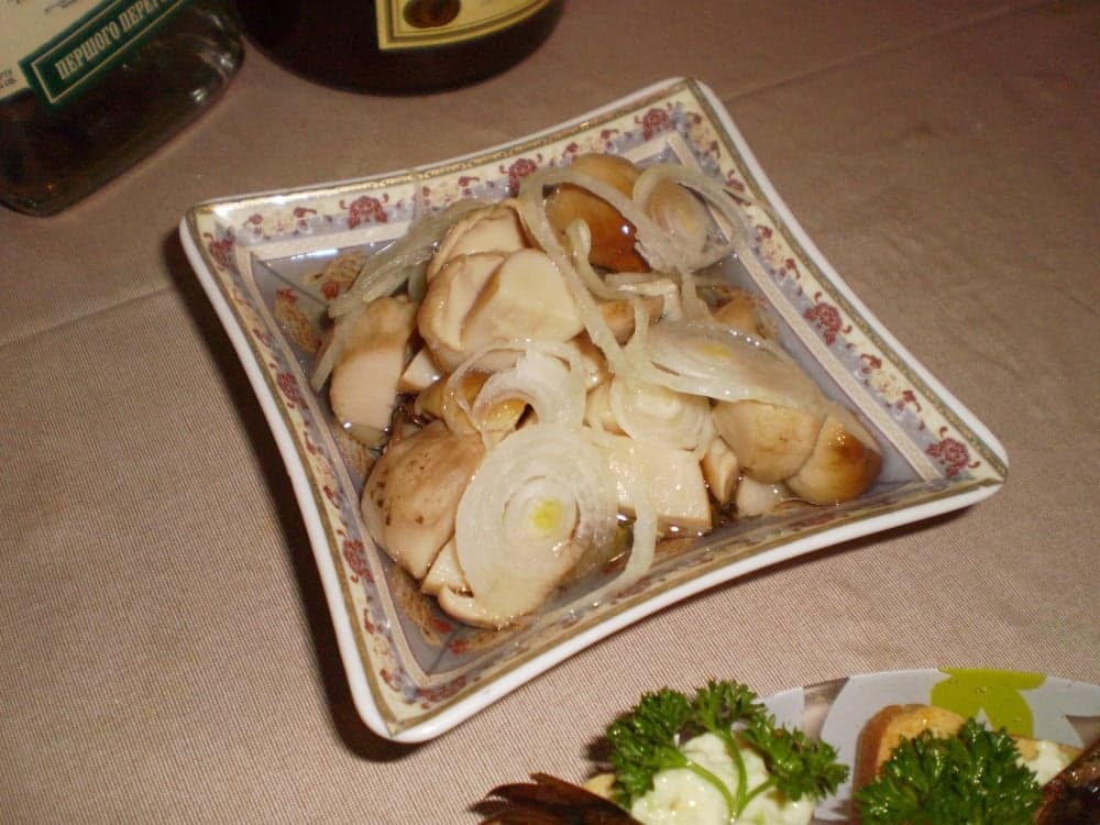 Маринованные белые грибы