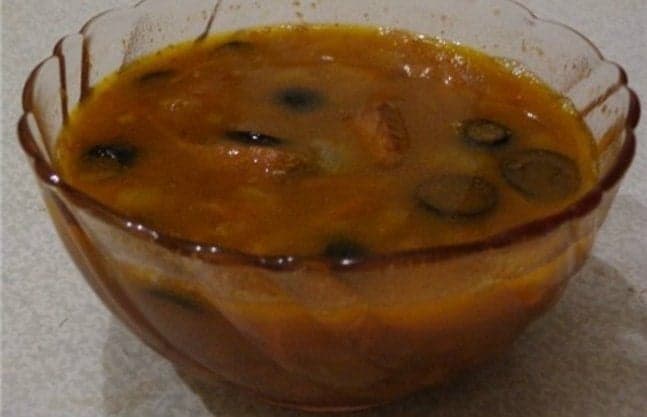 Фасолевая похлебка со свининой и томатами