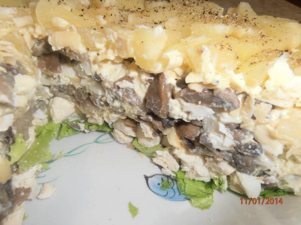Салат с ананасом