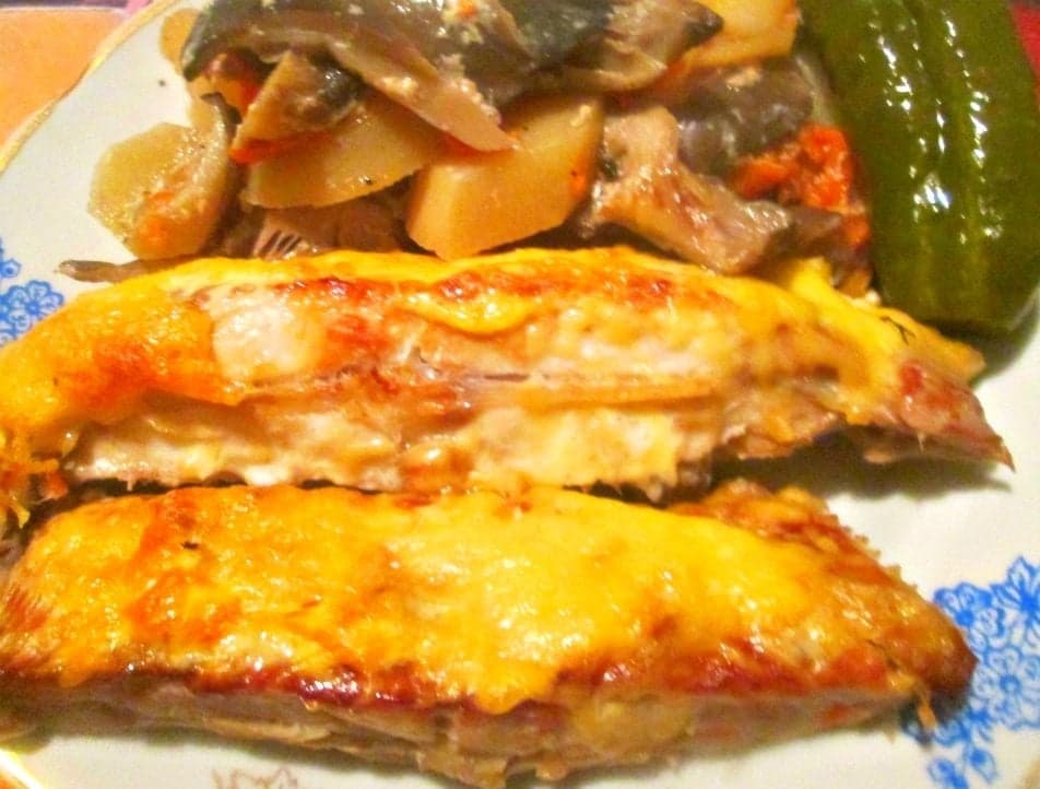Камбала с овощами, запеченная в духовке