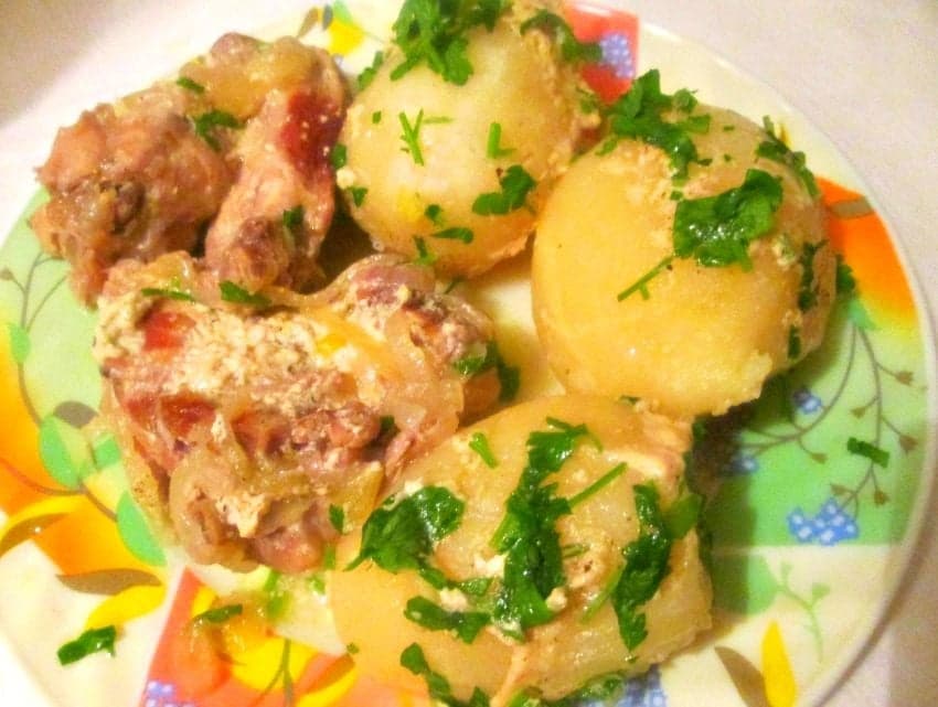Курица с черносливом и картофелем (в мультиварке)