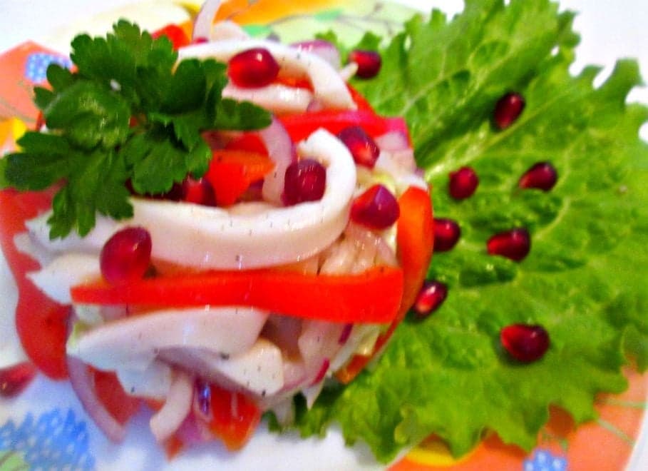 Салат из пекинской капусты с кальмарами