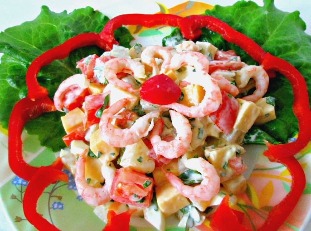 Салат с ананасом и креветкми