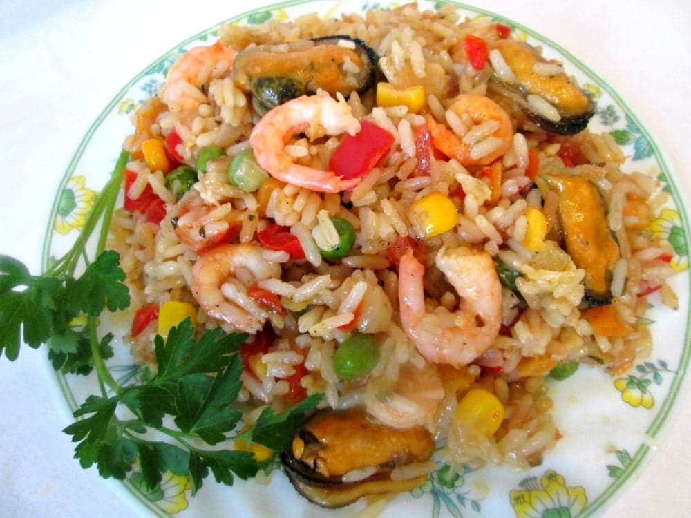 Рис с овощами и морепродуктами.