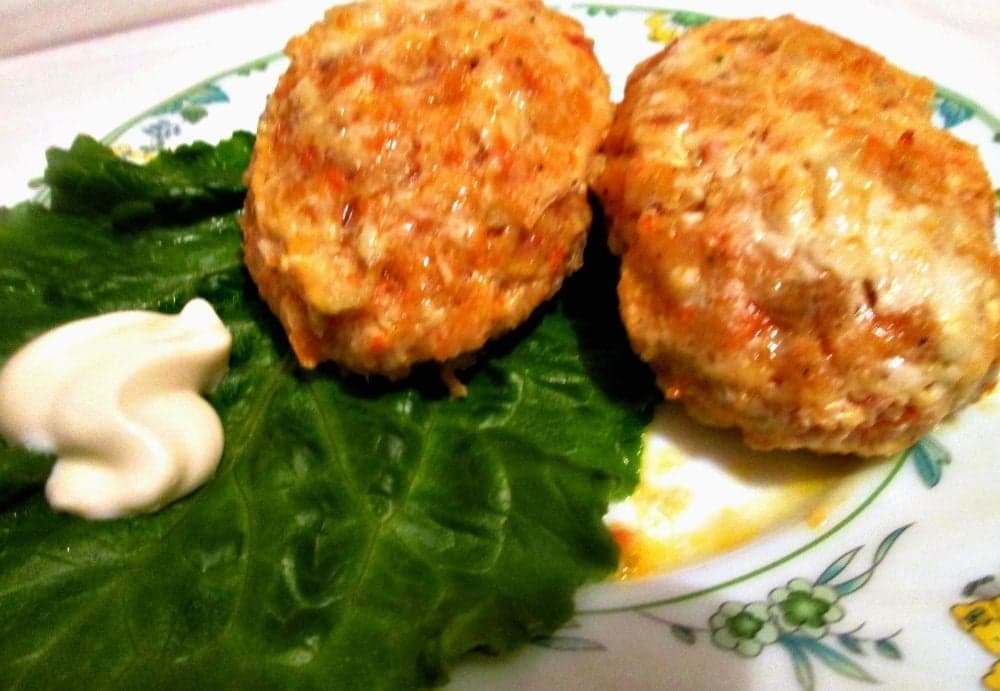 Куриные котлеты под чесночным соусом