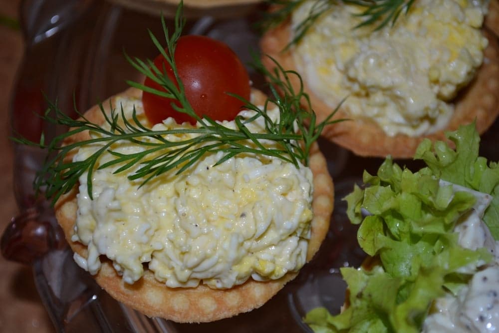 Тарталетки с еврейской закуской