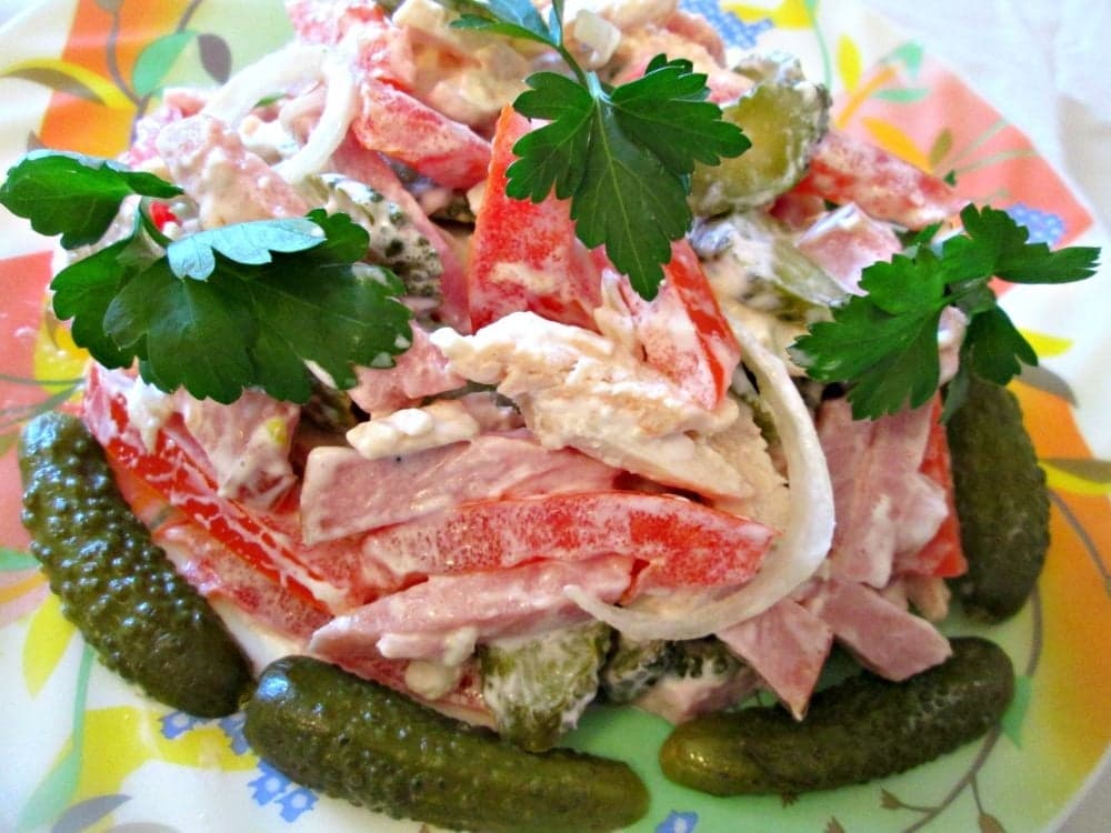 Салат с курицей и ветчиной "Кристина"