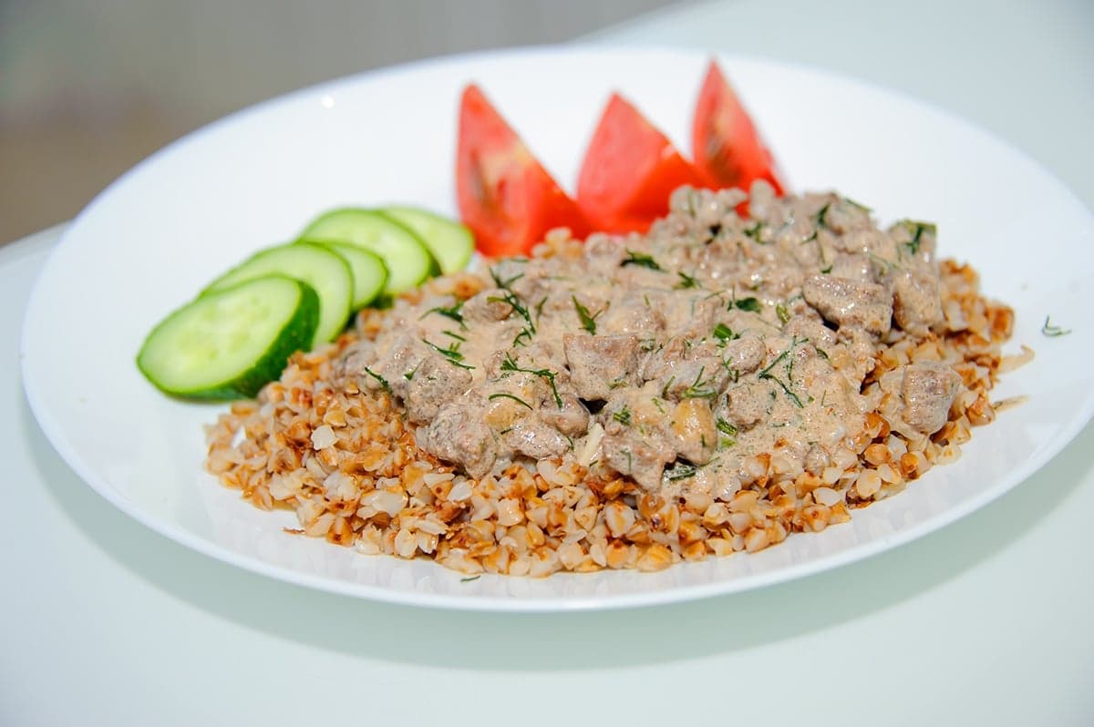 Бефстроганов из говядины (мясо по-строгановски)