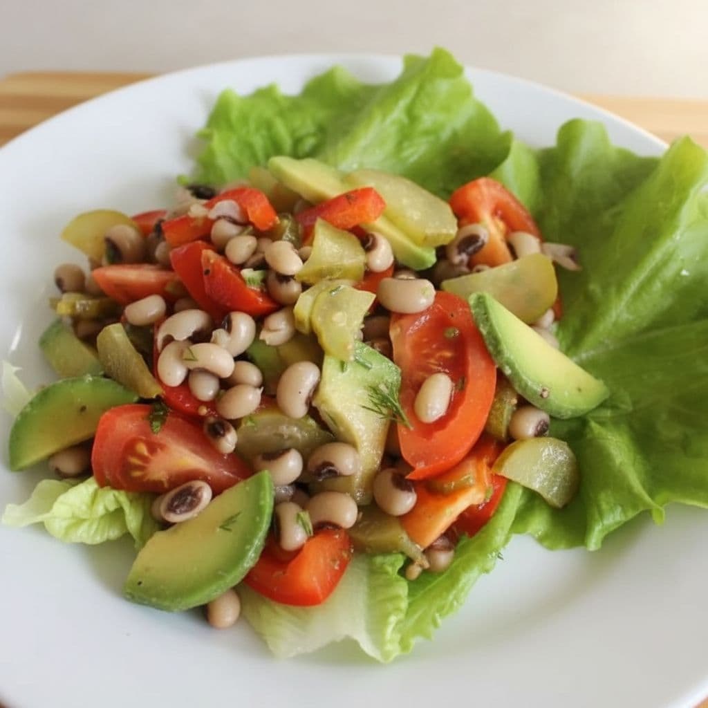 Витаминный салат с фасолью «Черный глаз»