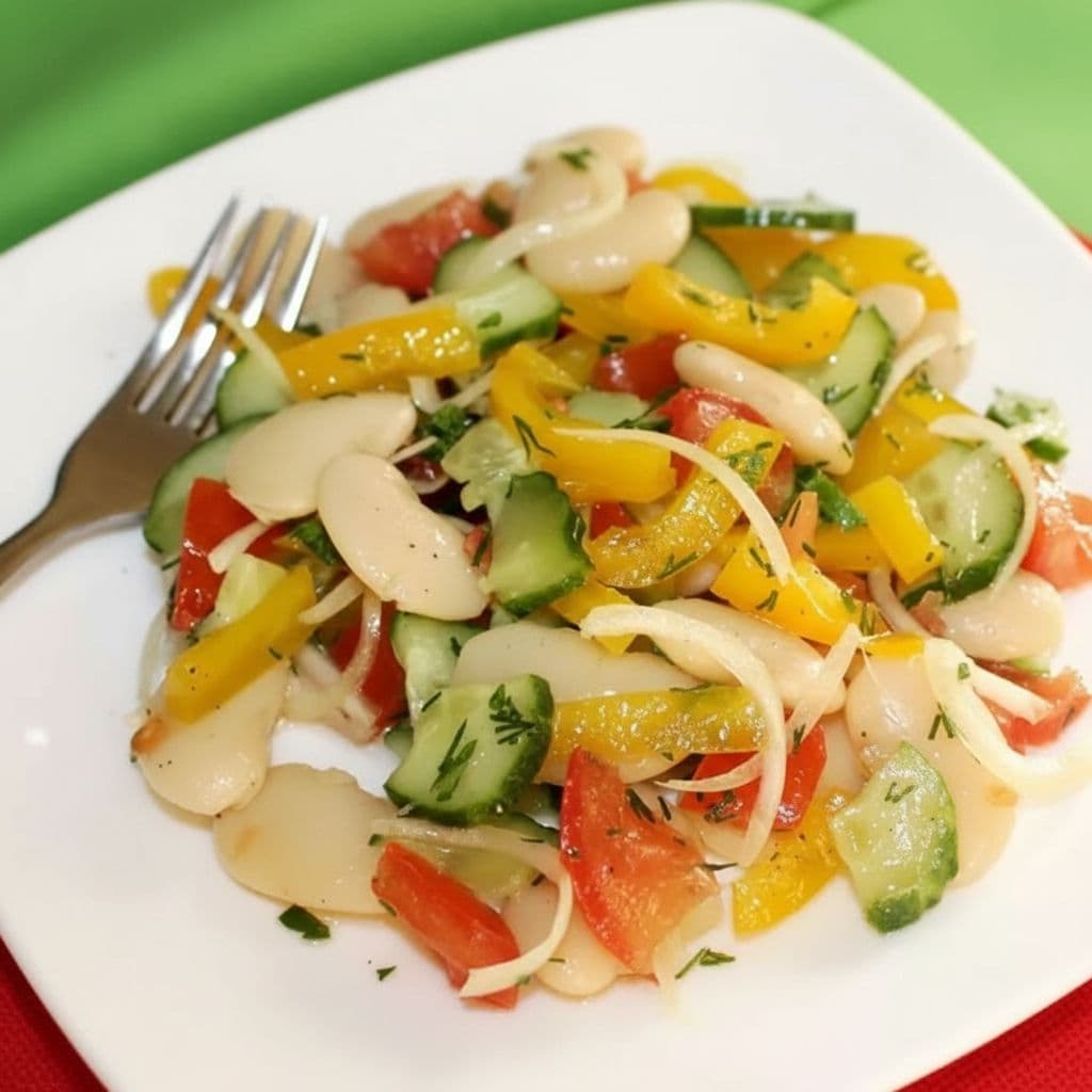 Витаминный салат с фасолью