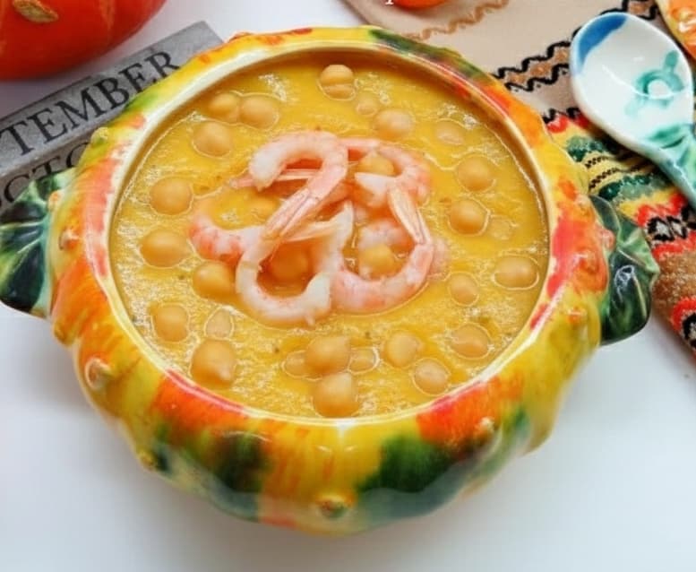 Тыквенный суп-пюре с креветками и нутом