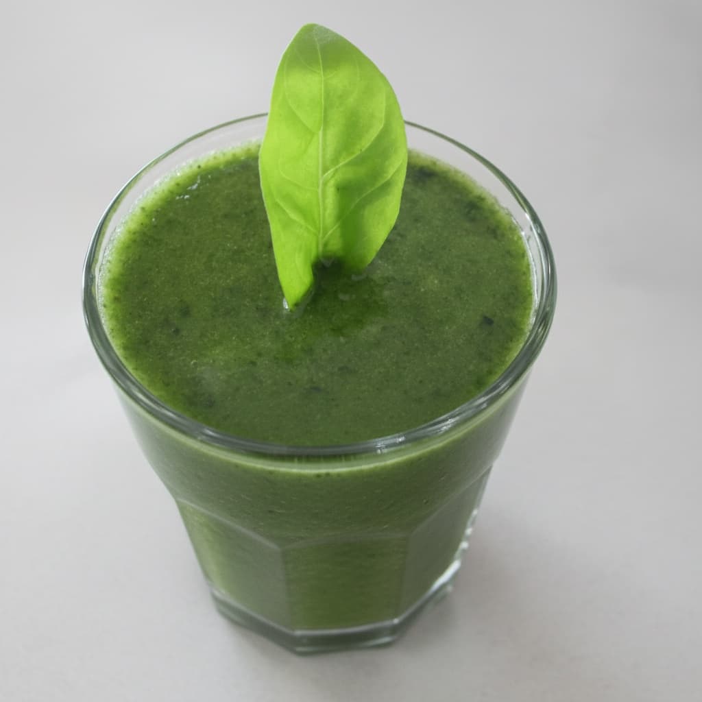 Смузи из шпината, груш и бананов