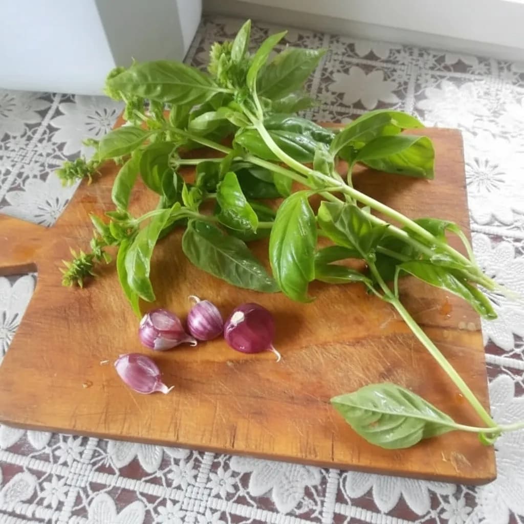 Базилик и чеснок