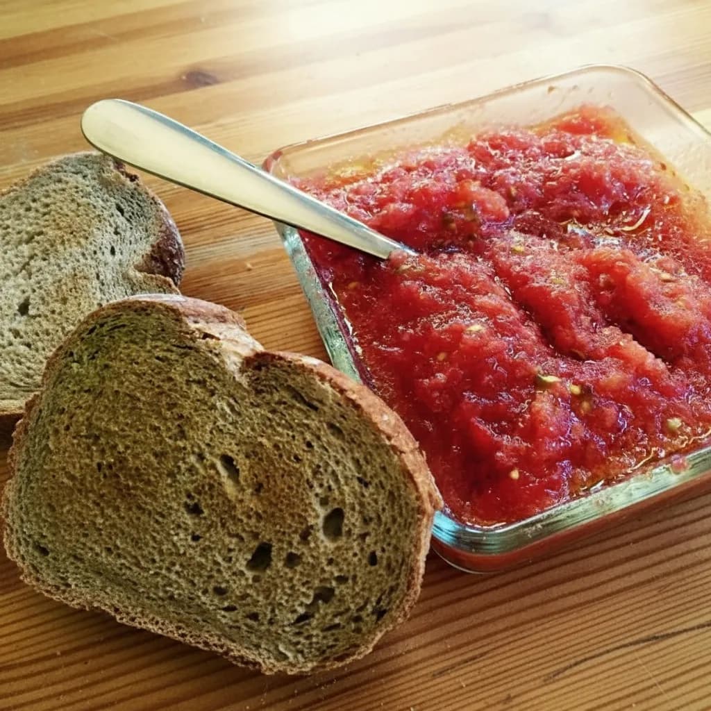 хлеб с помидорами