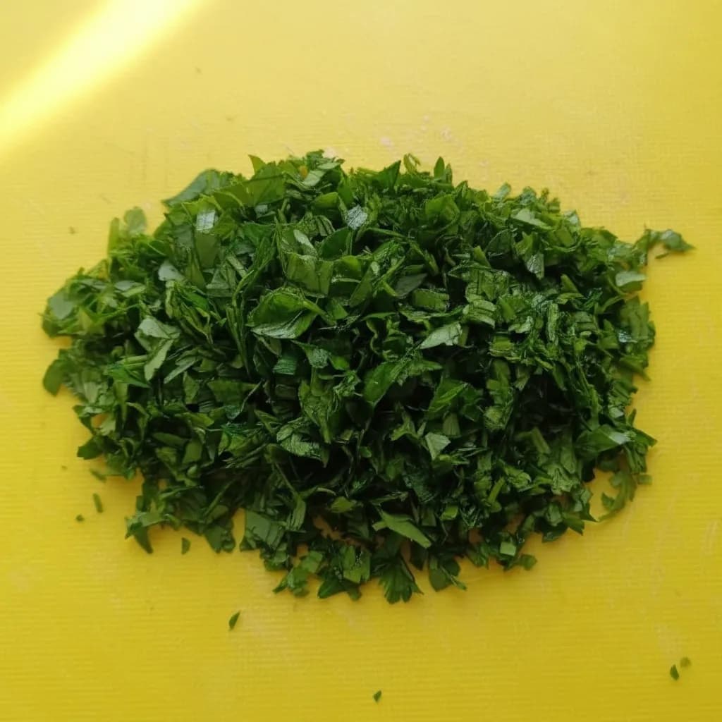 Нарезанная петрушка