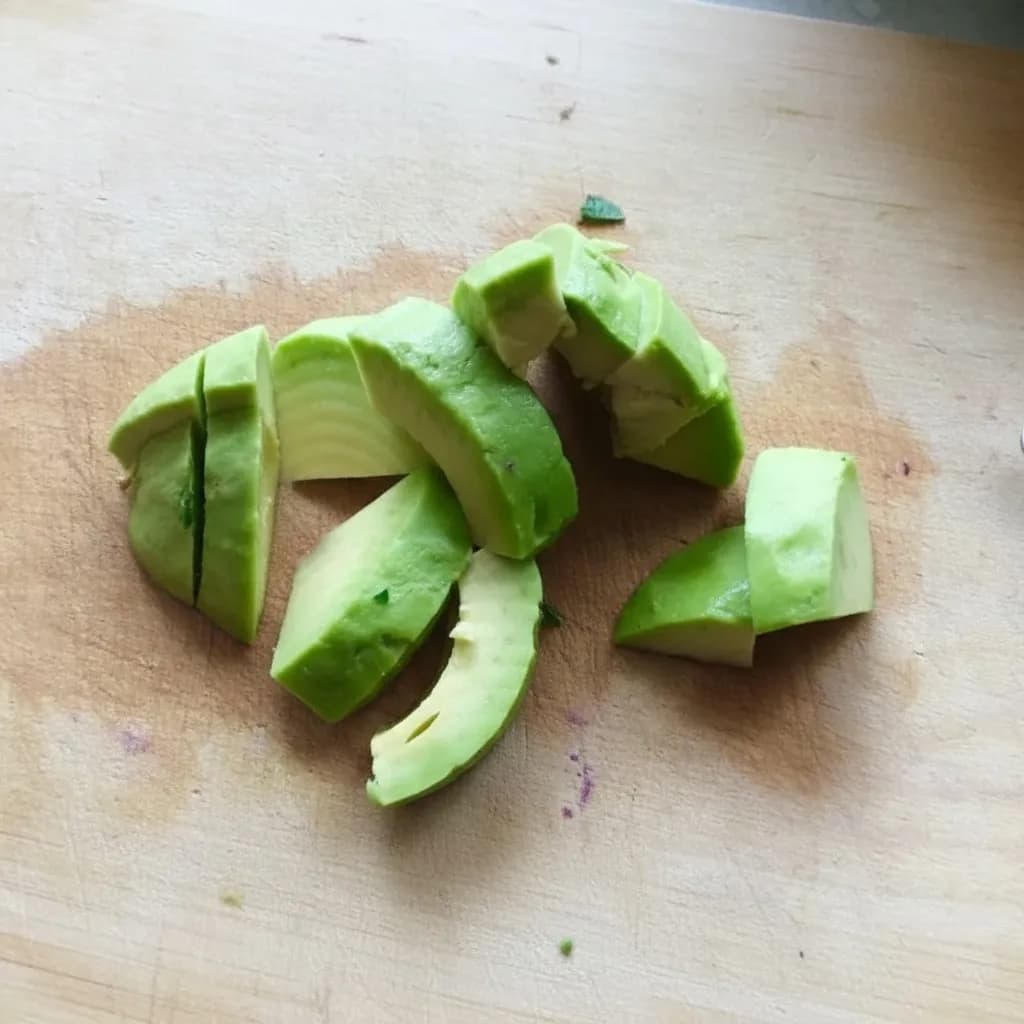 Нарезанное авокадо