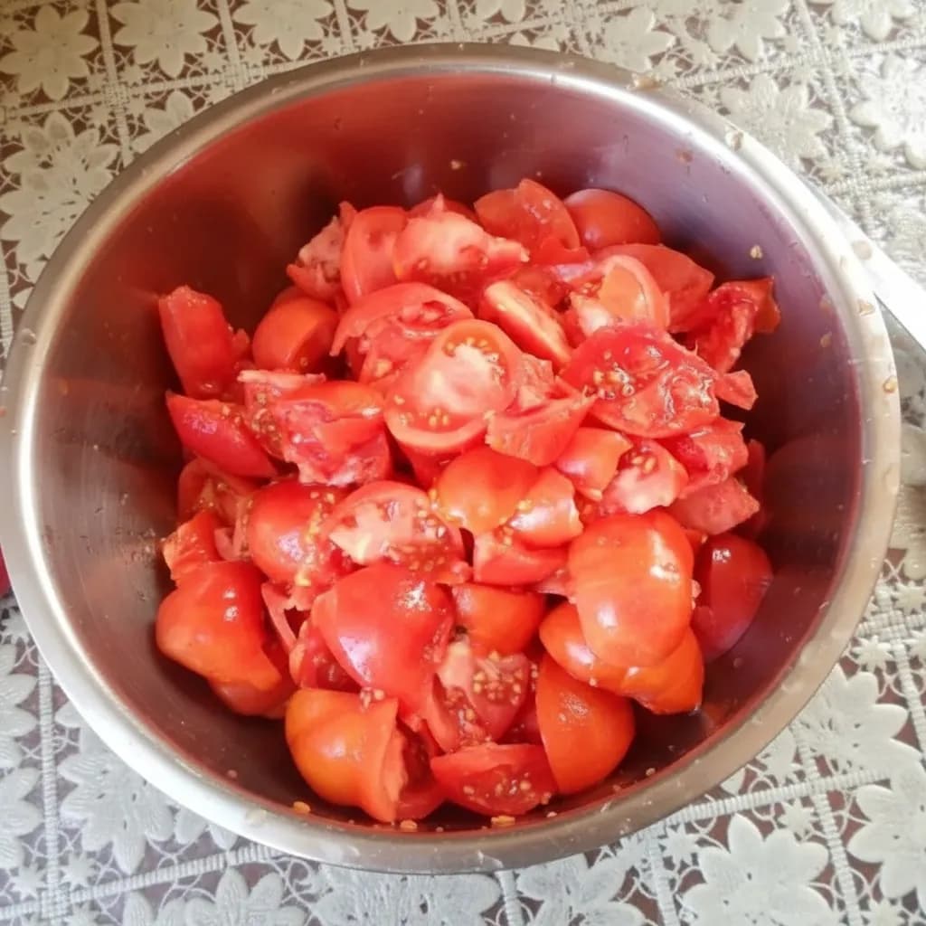 Нарезанные помидоры