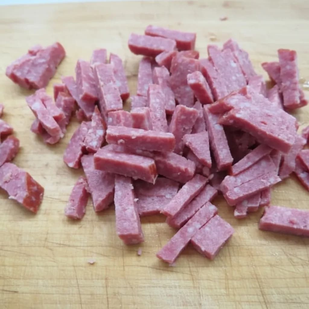 Нарезка колбасы