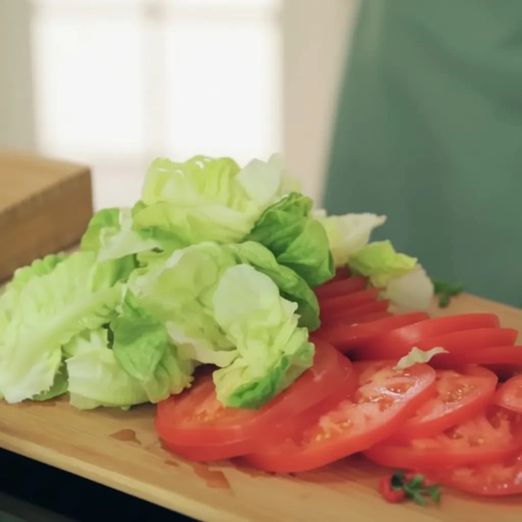 помидоры и зелень