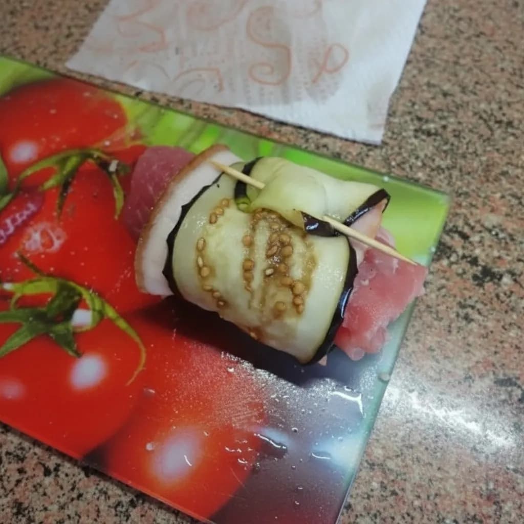 Рулетик в баклажане