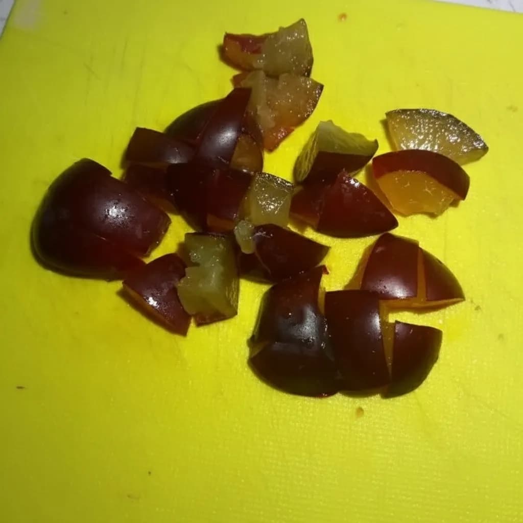 сливы и помидор